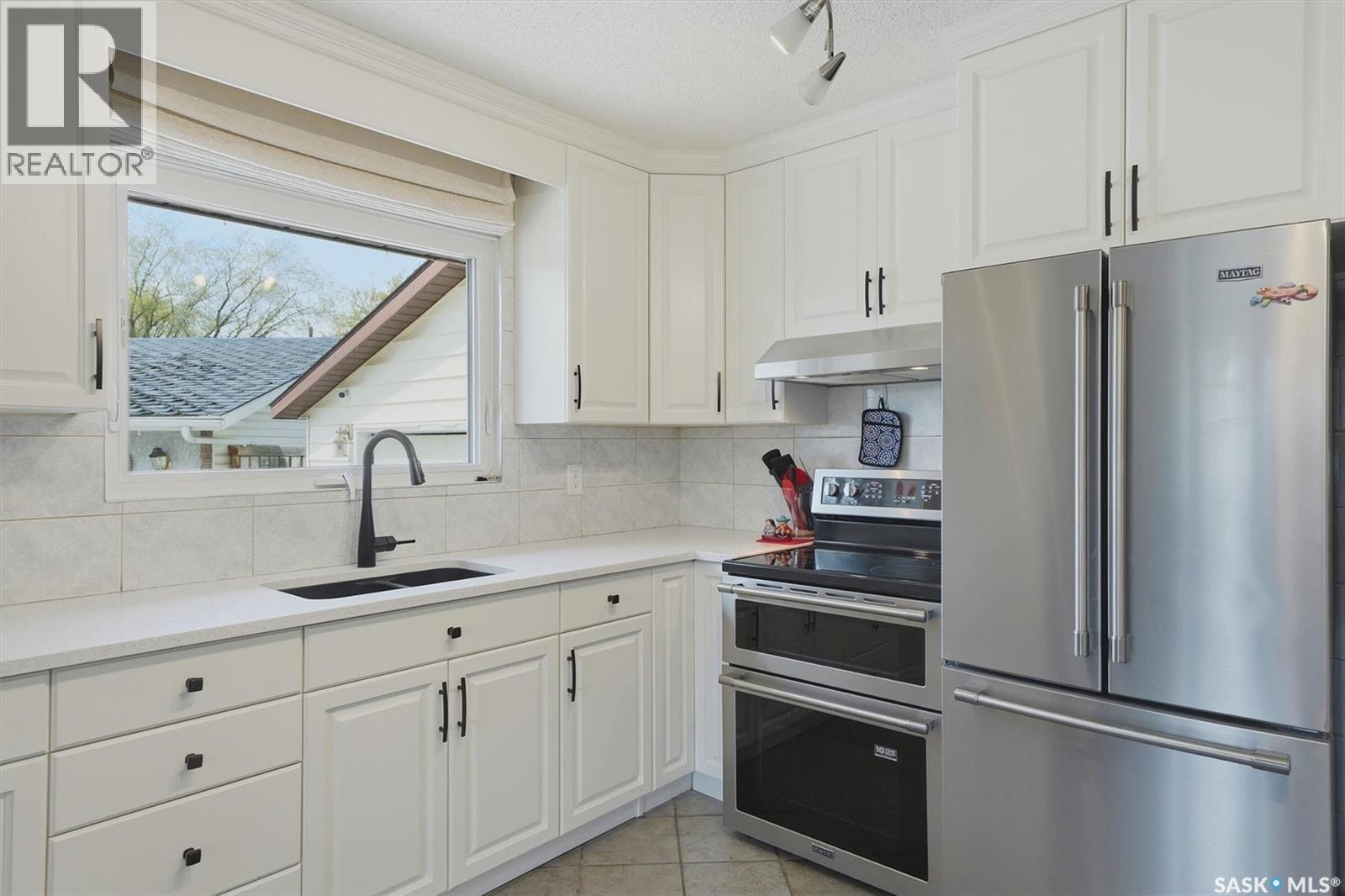 2922 21St Street W, Saskatoon, SK - Indoor Photo Showing Kitchen With Double Sink