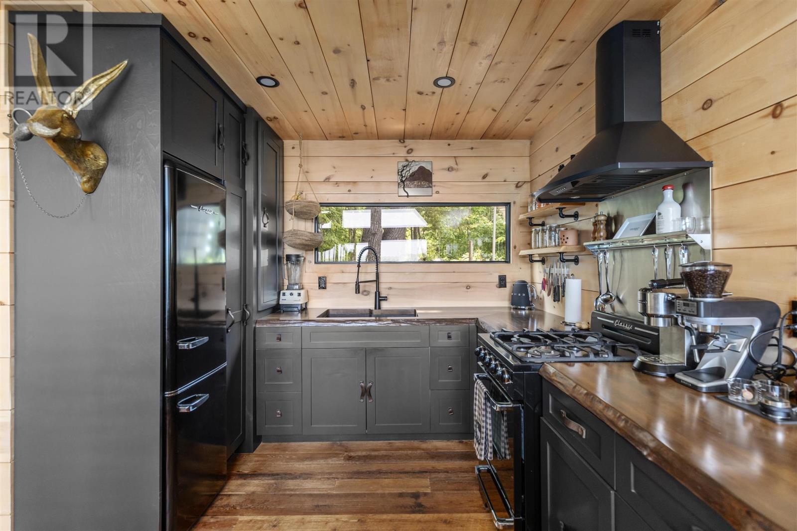 188 Cottage Rd, Echo Bay, ON - Indoor Photo Showing Kitchen