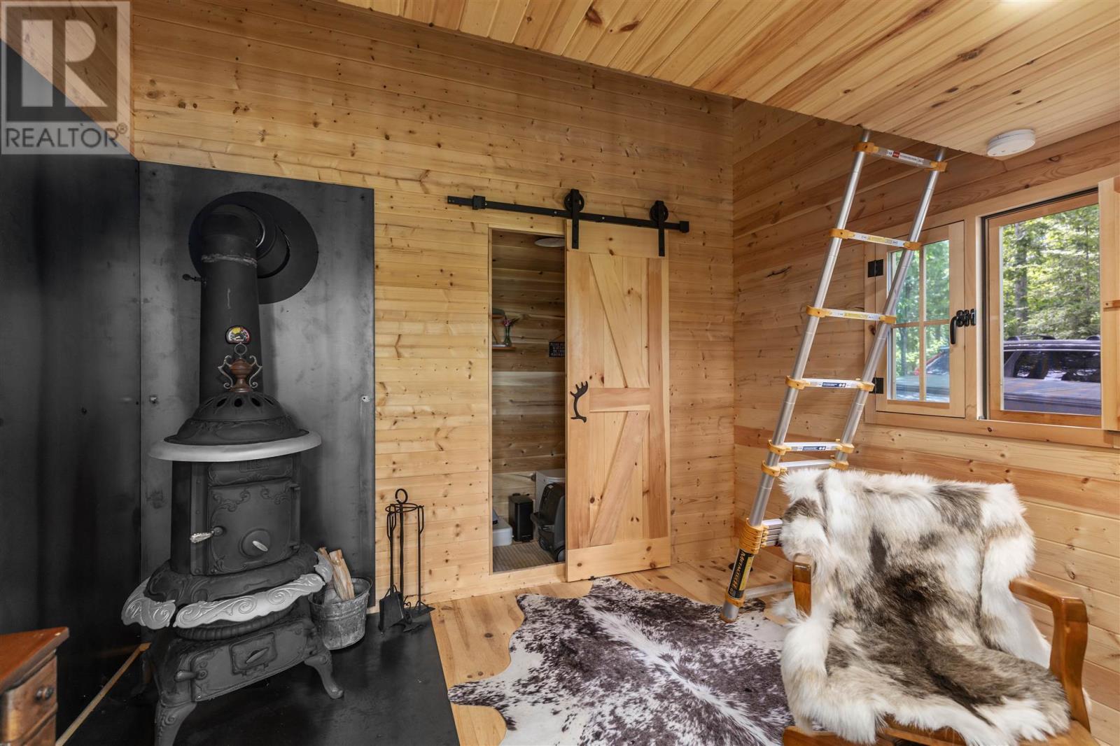 188 Cottage Rd, Echo Bay, ON - Indoor