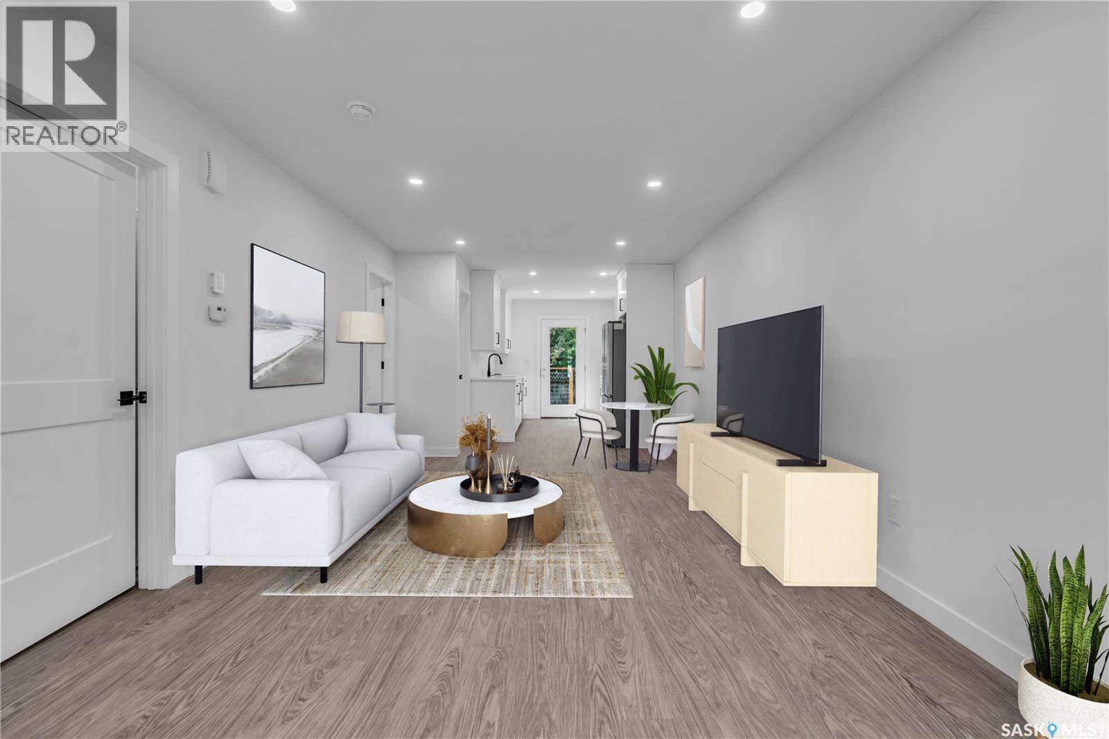 1428 E Avenue N, Saskatoon, SK - Indoor
