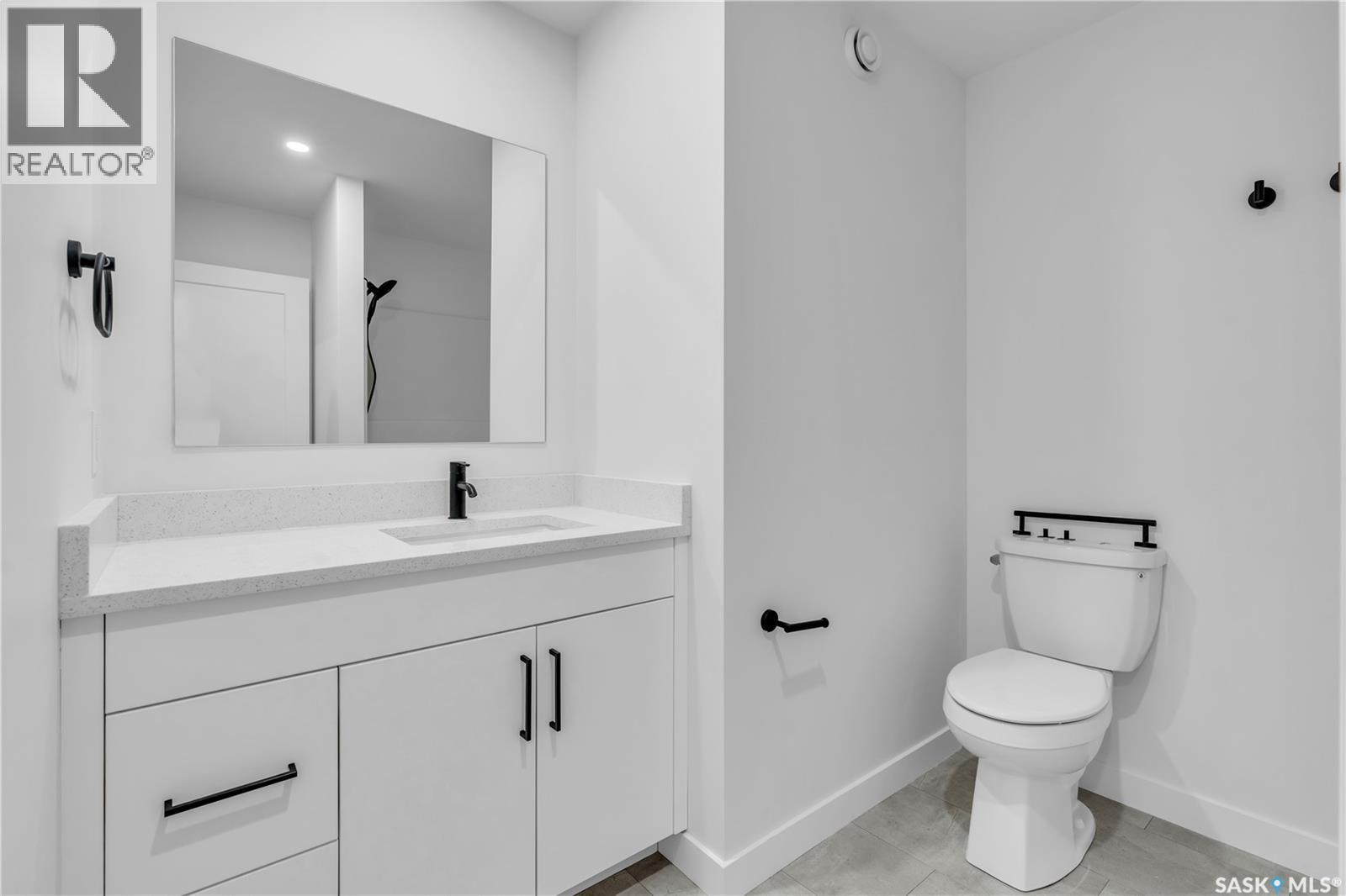 1428 E Avenue N, Saskatoon, SK - Indoor Photo Showing Bathroom