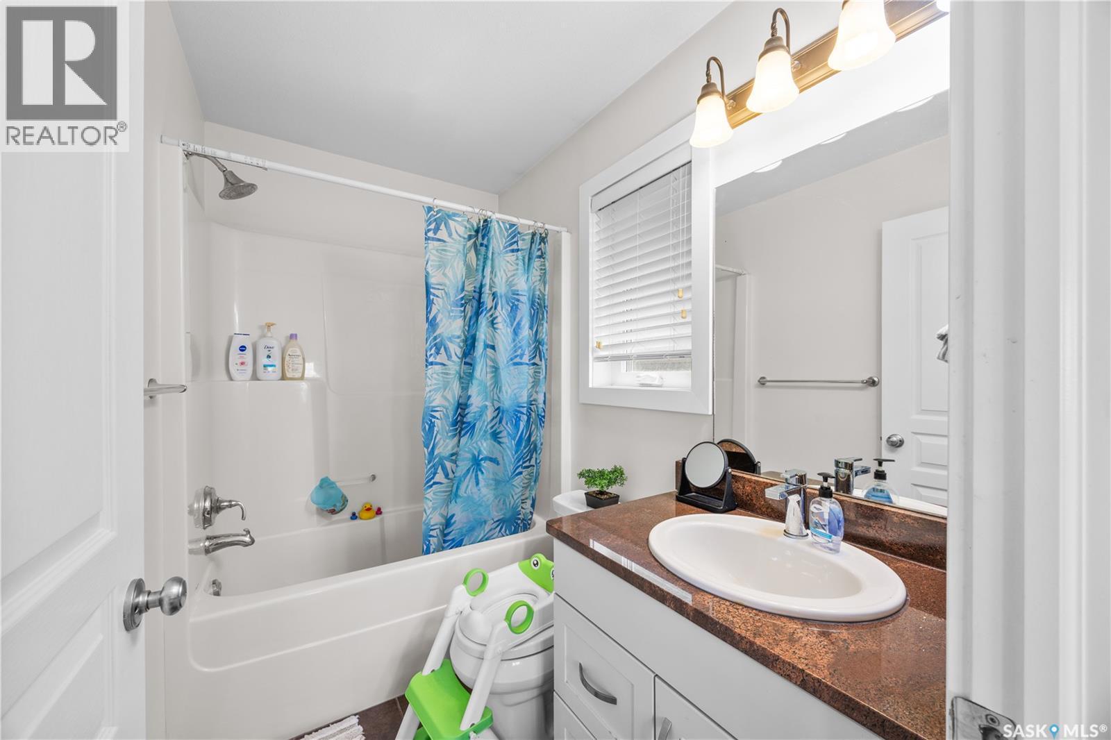 806 Stonebridge Common, Saskatoon, SK - Indoor Photo Showing Bathroom