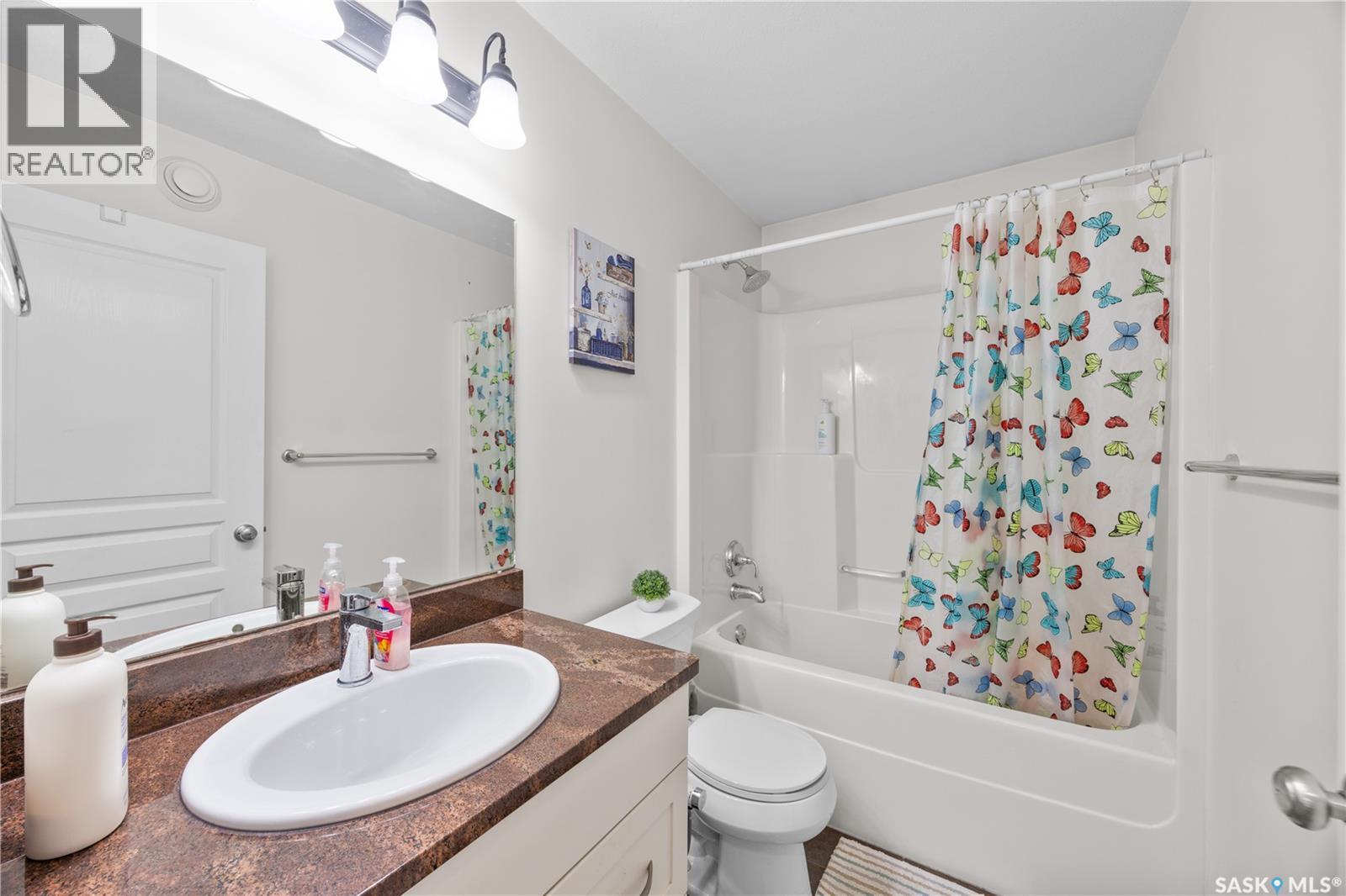 806 Stonebridge Common, Saskatoon, SK - Indoor Photo Showing Bathroom