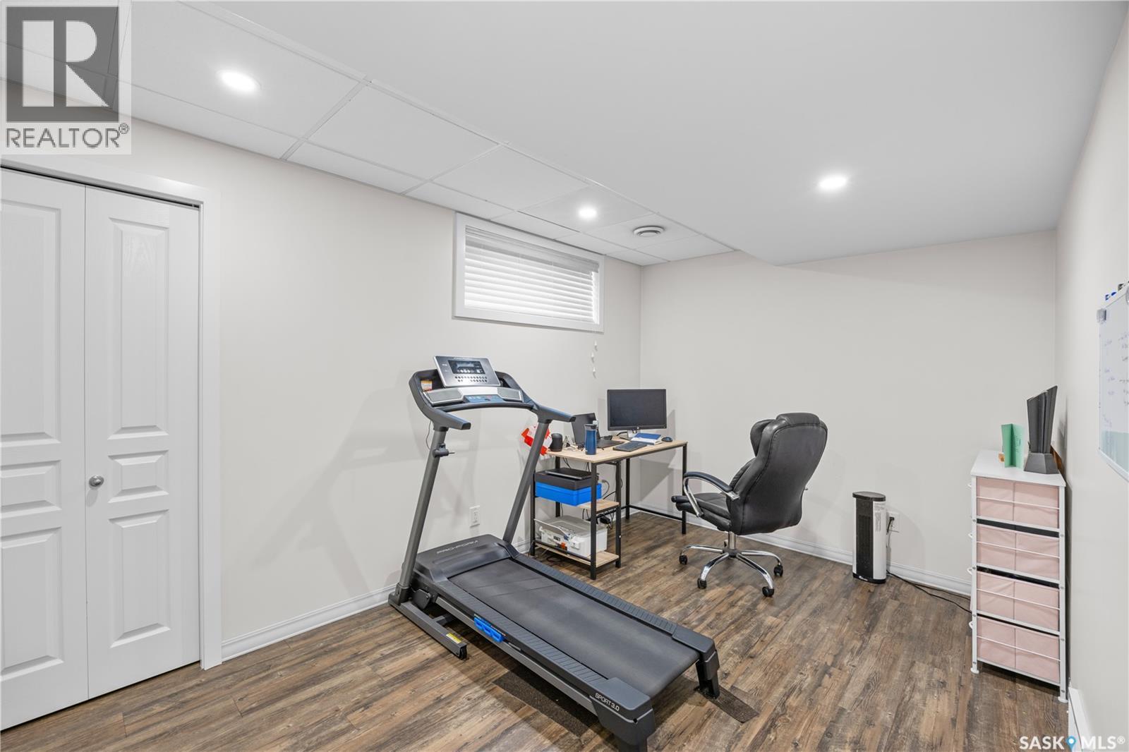 806 Stonebridge Common, Saskatoon, SK - Indoor Photo Showing Gym Room