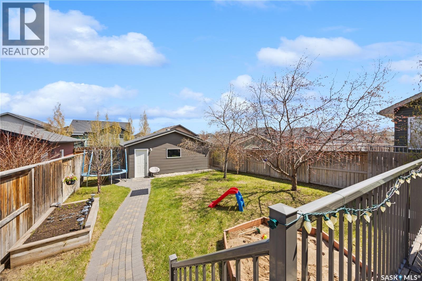 806 Stonebridge Common, Saskatoon, SK - Outdoor