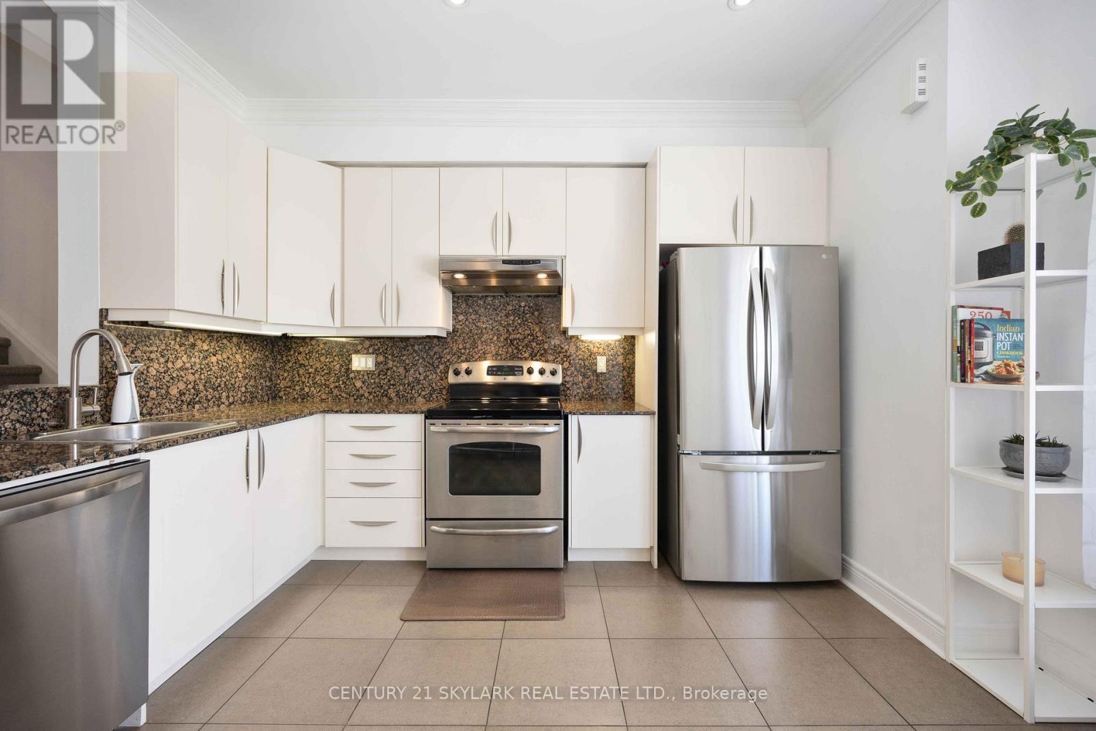 1864 Burnhamthorpe Road E, Mississauga, ON - Indoor Photo Showing Kitchen With Upgraded Kitchen