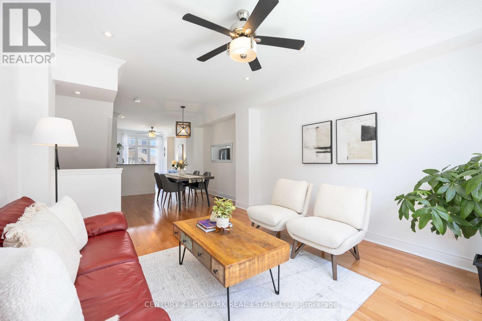 1864 Burnhamthorpe Road E, Mississauga, ON - Indoor Photo Showing Living Room