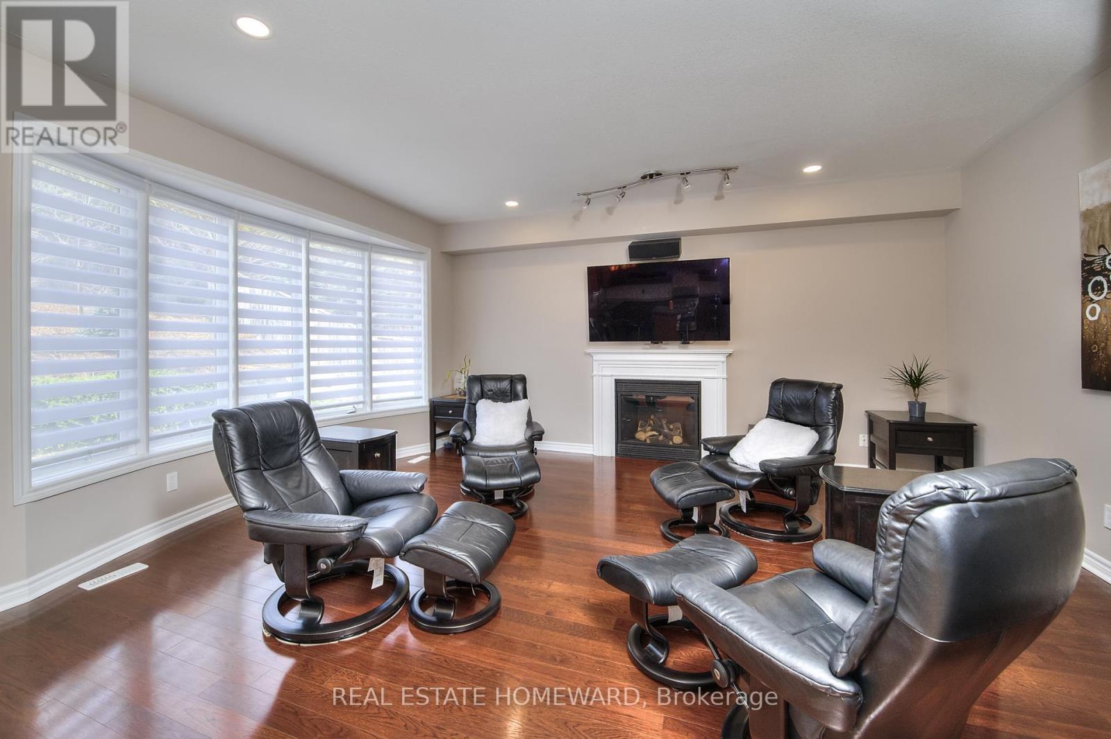 225 Ridgemere Court, Kitchener, ON - Indoor Photo Showing Living Room With Fireplace