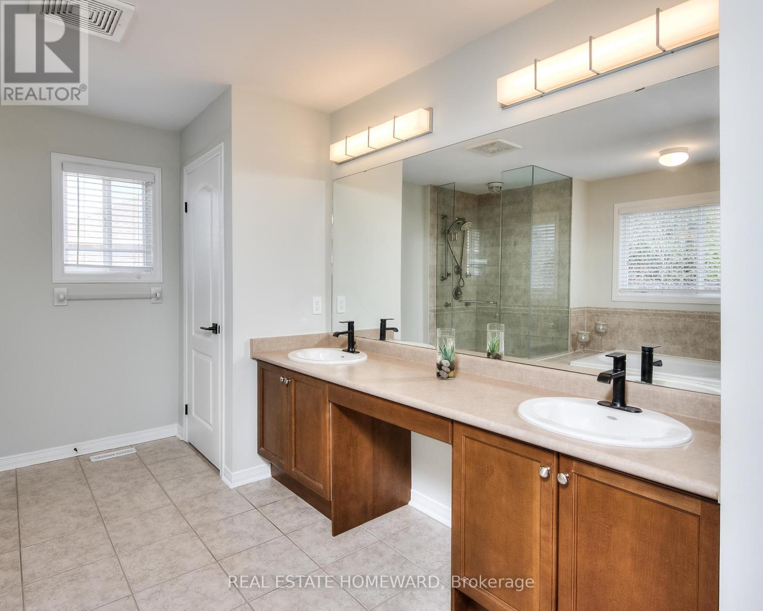 225 Ridgemere Court, Kitchener, ON - Indoor Photo Showing Bathroom