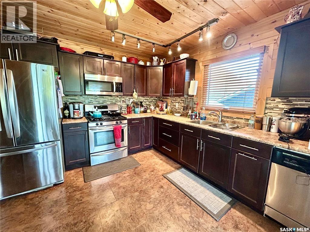 10 Hillview Drive, Tobin Lake, SK - Indoor Photo Showing Kitchen With Upgraded Kitchen