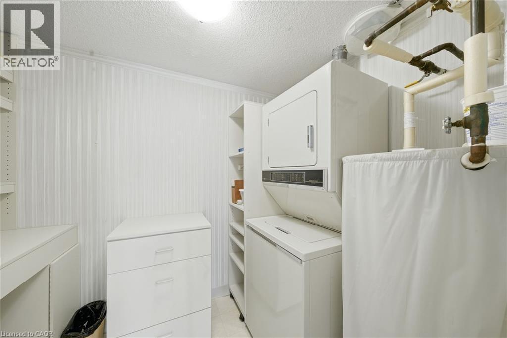 416 Limeridge Road E Unit# 303, Hamilton, ON - Indoor Photo Showing Laundry Room