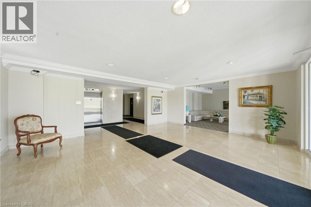416 Limeridge Road E Unit# 303, Hamilton, ON - Indoor Photo Showing Other Room