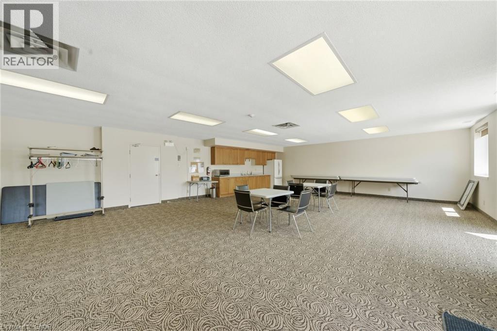 416 Limeridge Road E Unit# 303, Hamilton, ON - Indoor Photo Showing Other Room