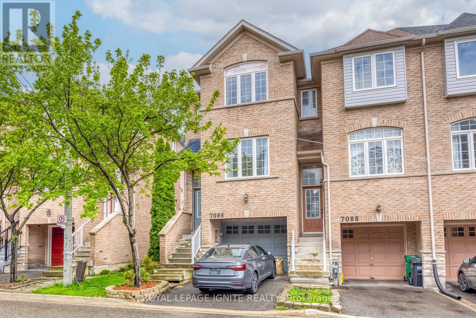 7086 Fairmeadow Crescent, Mississauga, ON - Outdoor With Facade