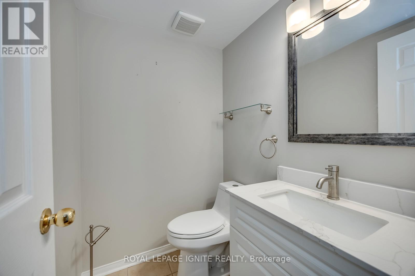 7086 Fairmeadow Crescent, Mississauga, ON - Indoor Photo Showing Bathroom