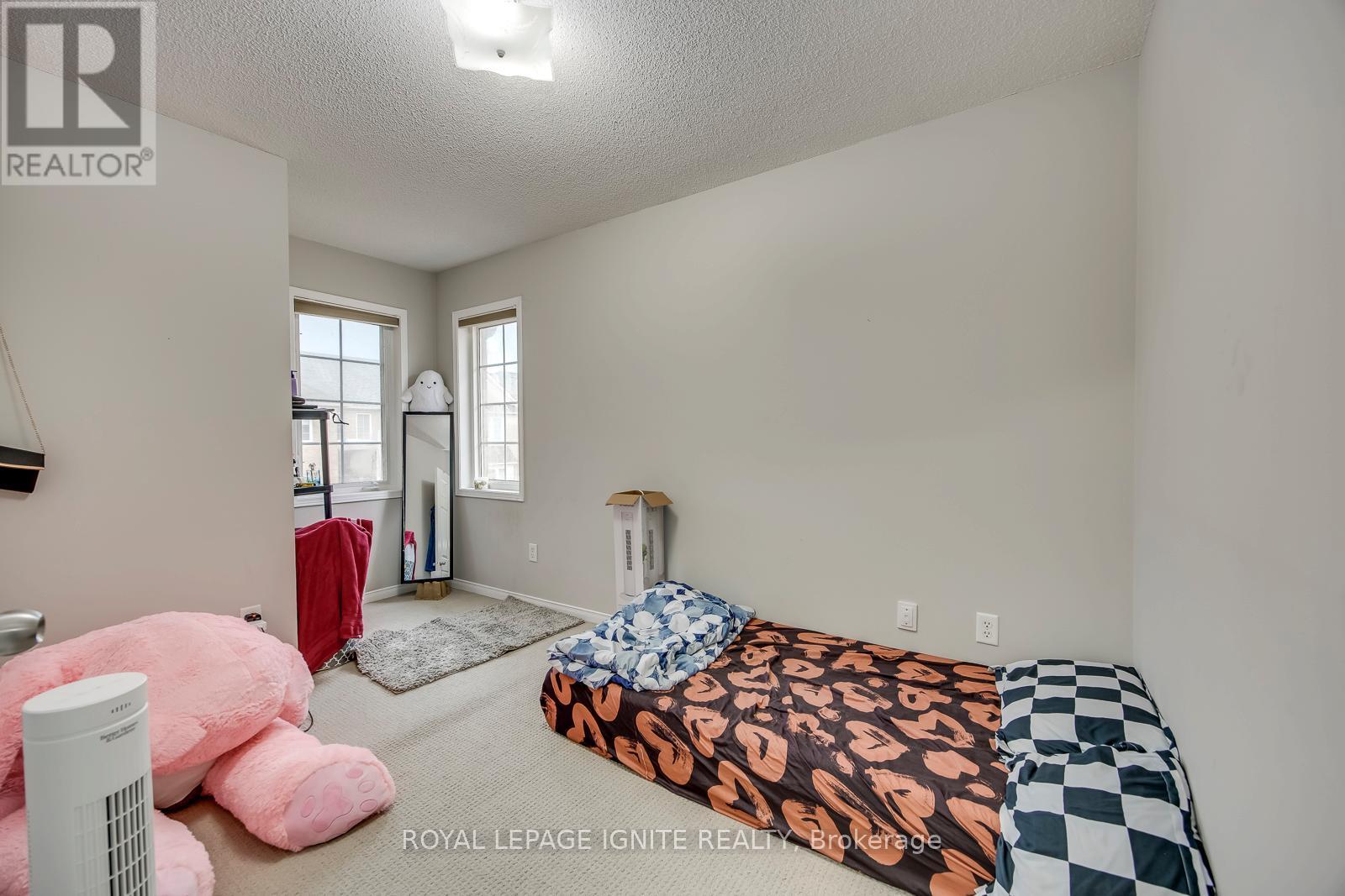 7086 Fairmeadow Crescent, Mississauga, ON - Indoor Photo Showing Bedroom