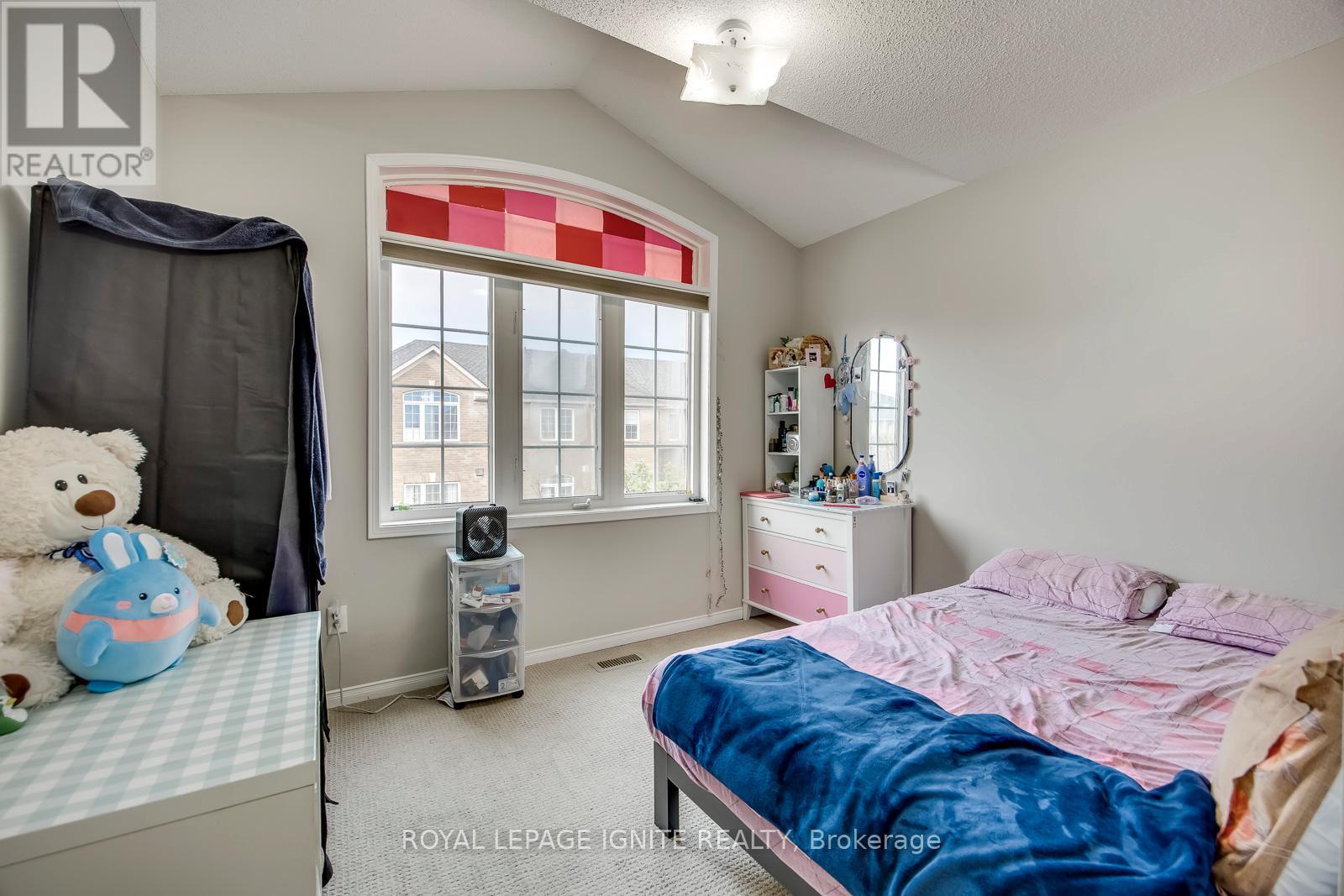 7086 Fairmeadow Crescent, Mississauga, ON - Indoor Photo Showing Bedroom