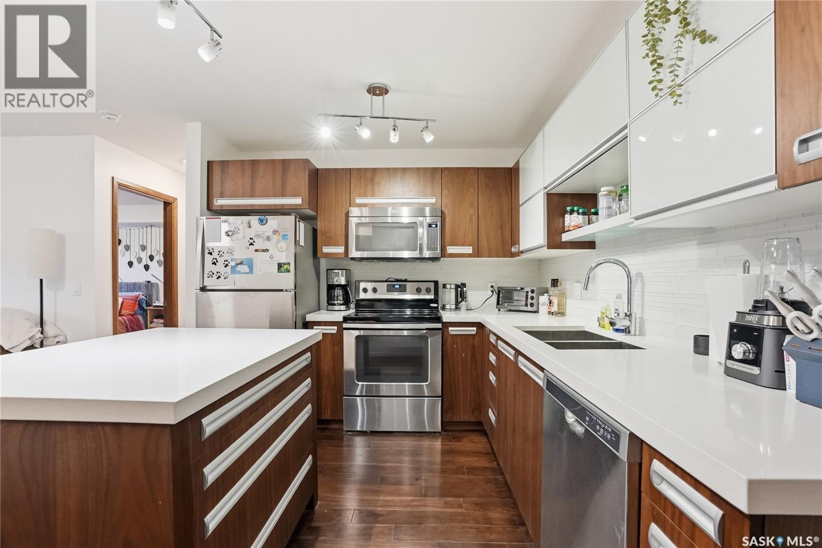 107 130 Phelps Way, Saskatoon, SK - Indoor Photo Showing Kitchen With Stainless Steel Kitchen With Double Sink