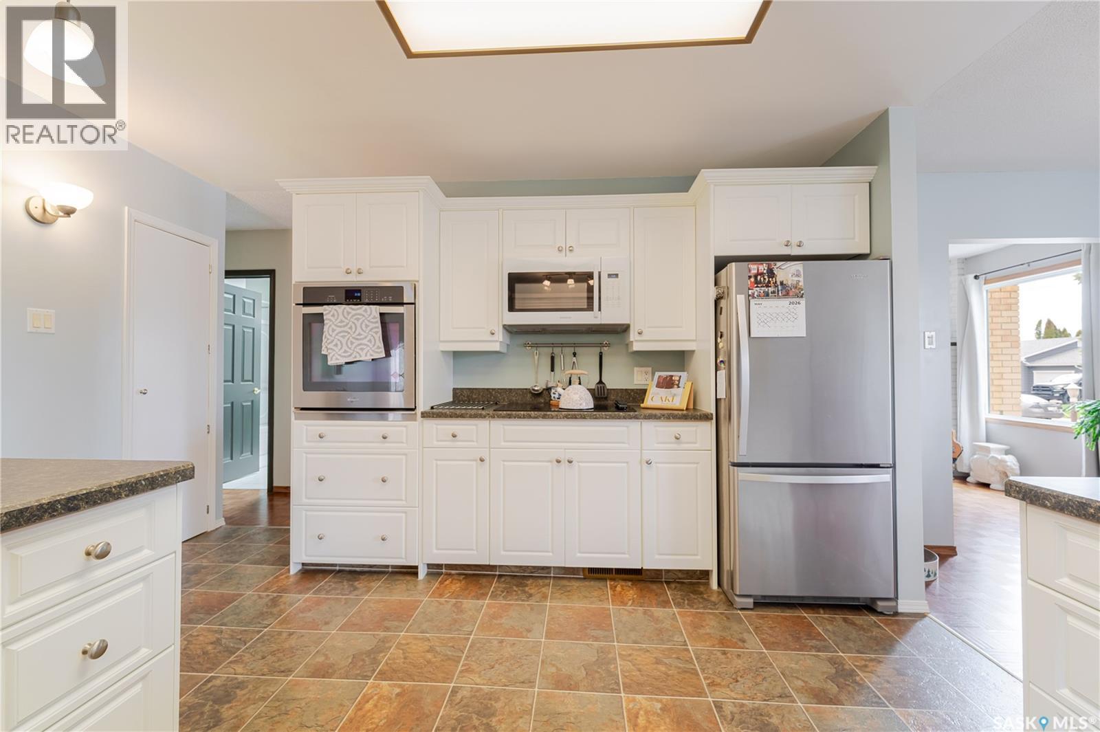 1325 King Crescent, Moose Jaw, SK - Indoor Photo Showing Kitchen