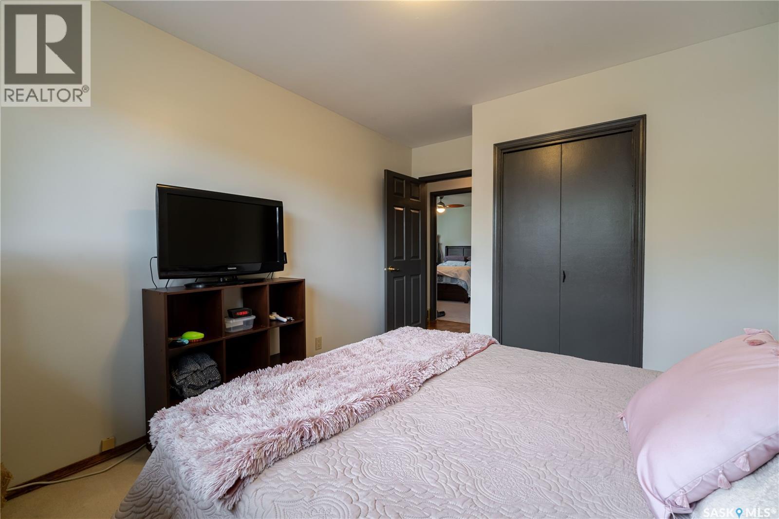 1325 King Crescent, Moose Jaw, SK - Indoor Photo Showing Bedroom