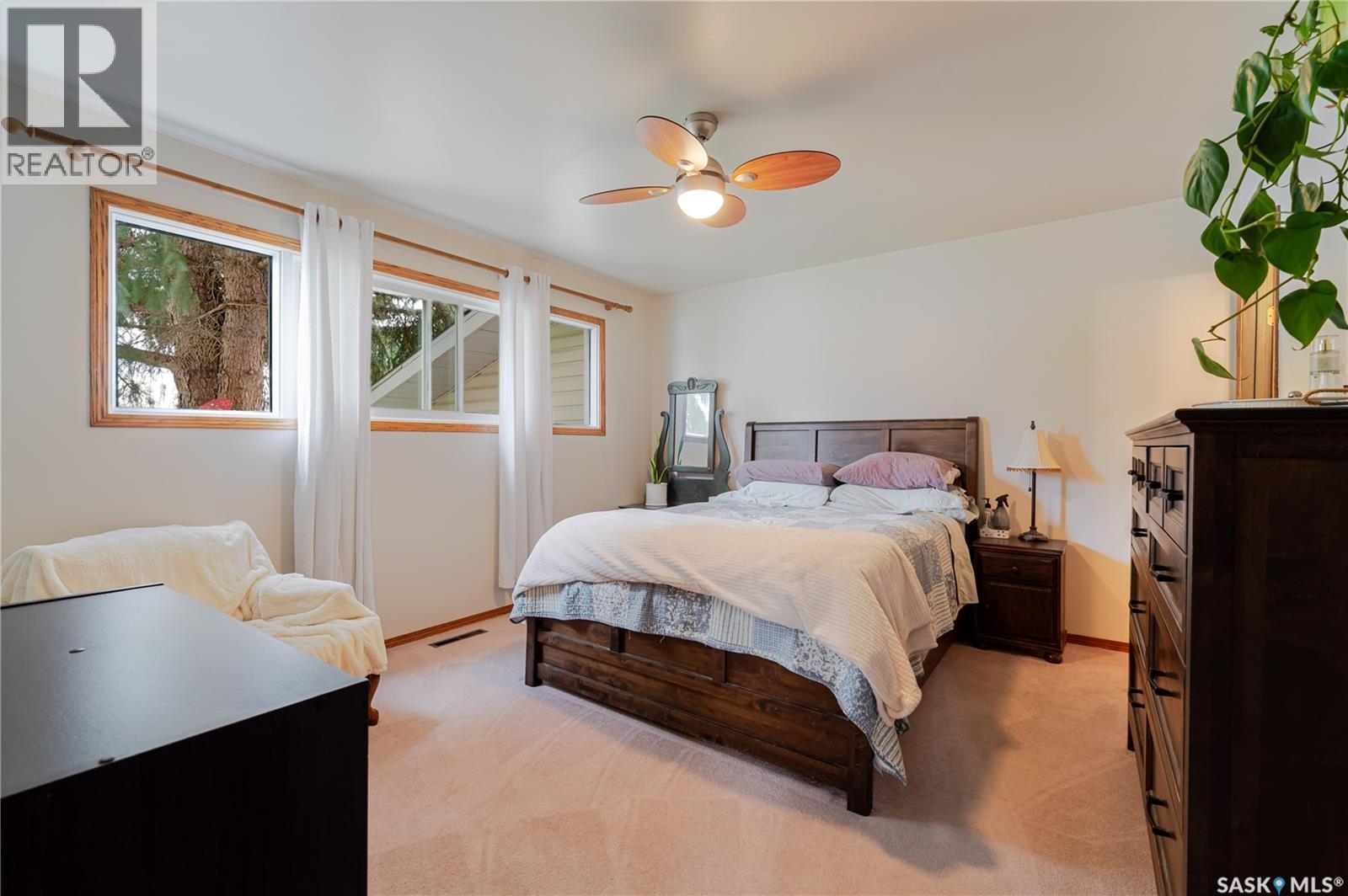 1325 King Crescent, Moose Jaw, SK - Indoor Photo Showing Bedroom