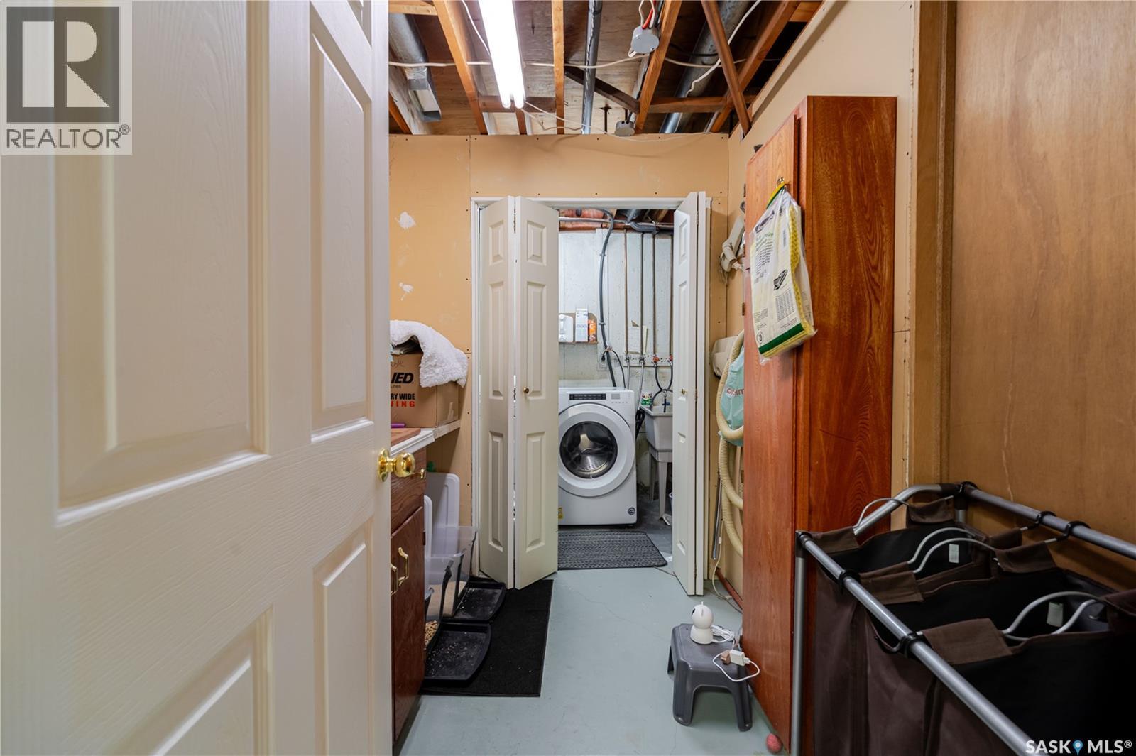 1325 King Crescent, Moose Jaw, SK - Indoor