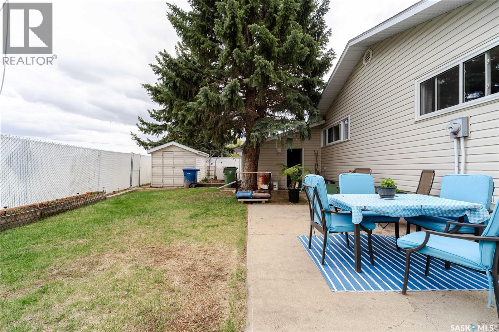 1325 King Crescent, Moose Jaw, SK - Outdoor With Exterior