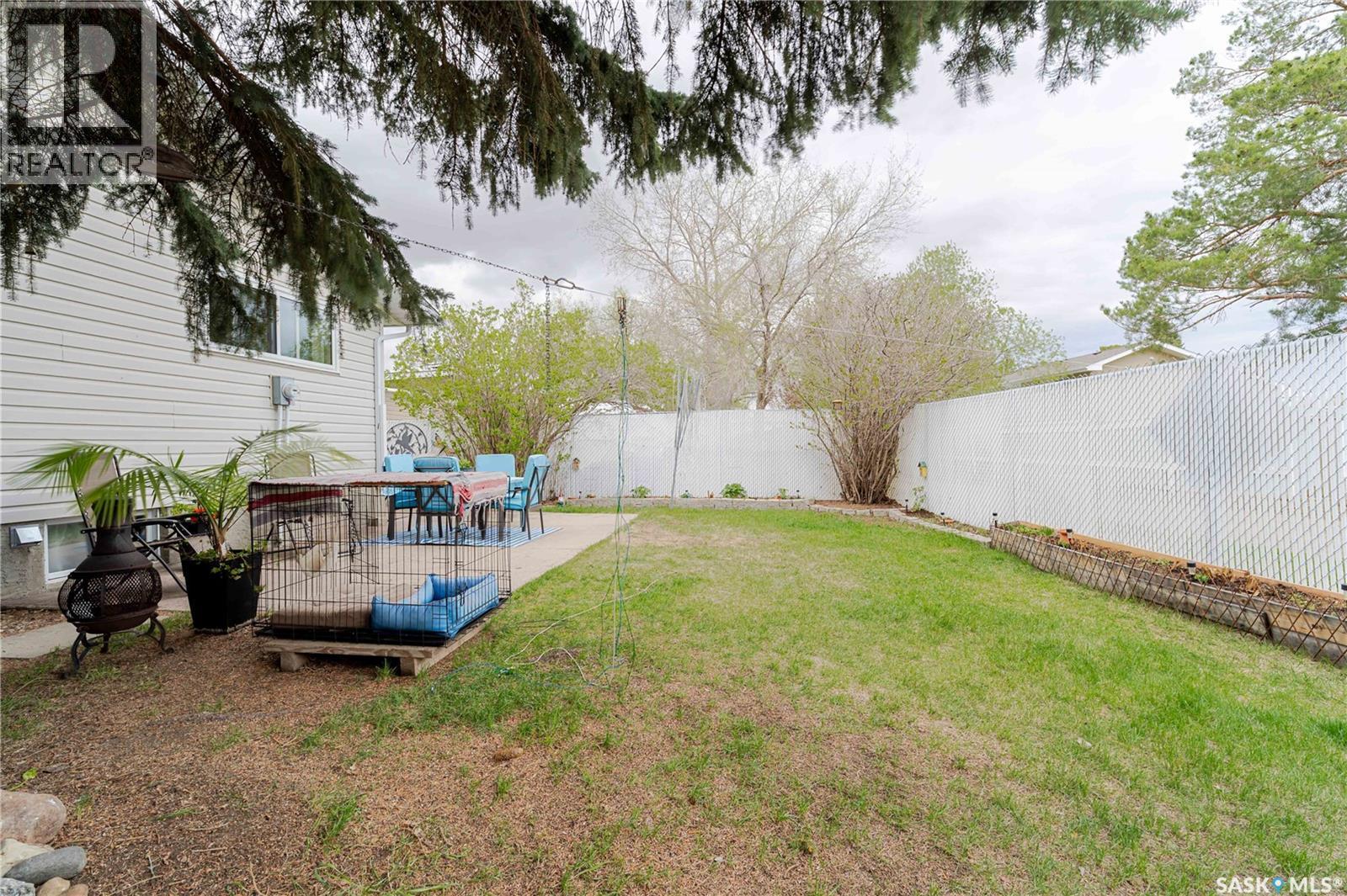 1325 King Crescent, Moose Jaw, SK - Outdoor