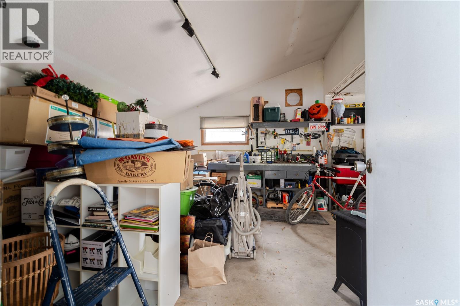 1325 King Crescent, Moose Jaw, SK - Indoor