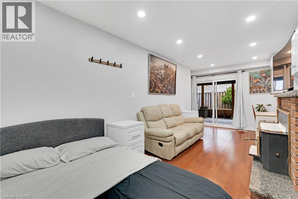 3460 Cawthra Road, Mississauga, ON - Indoor Photo Showing Living Room