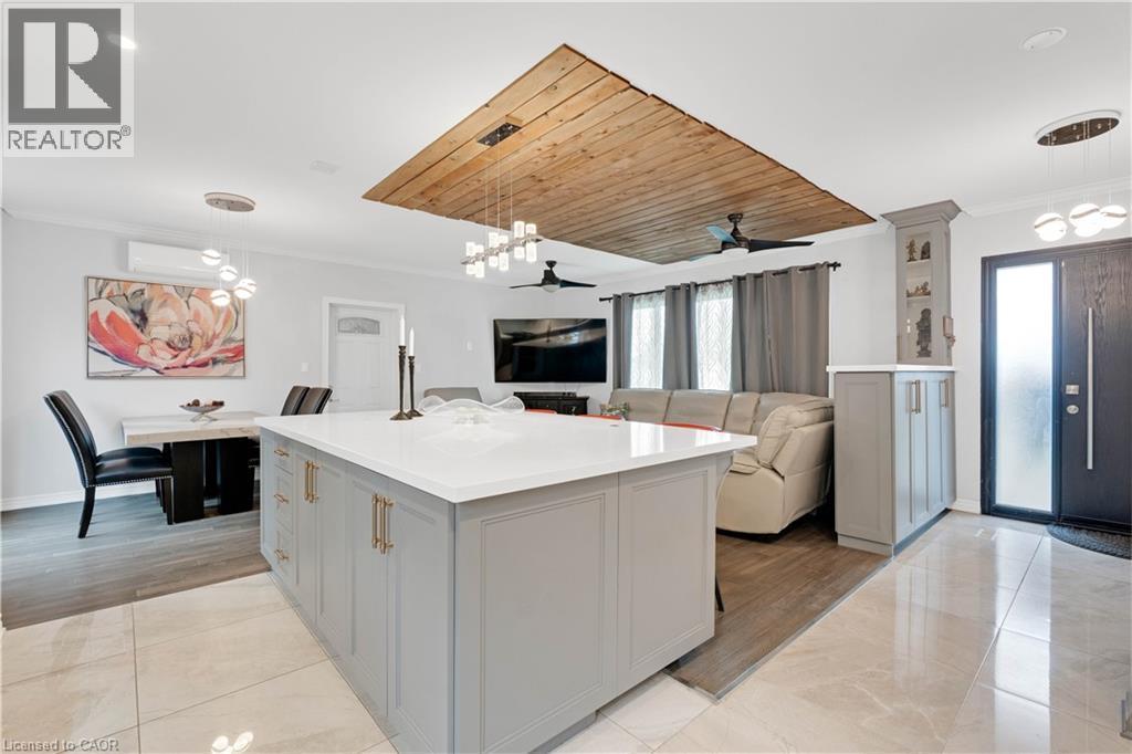 3460 Cawthra Road, Mississauga, ON - Indoor Photo Showing Kitchen