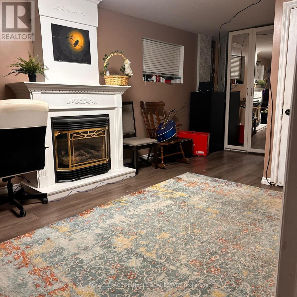 3427 Martins Pine Crescent, Mississauga, ON - Indoor Photo Showing Living Room With Fireplace