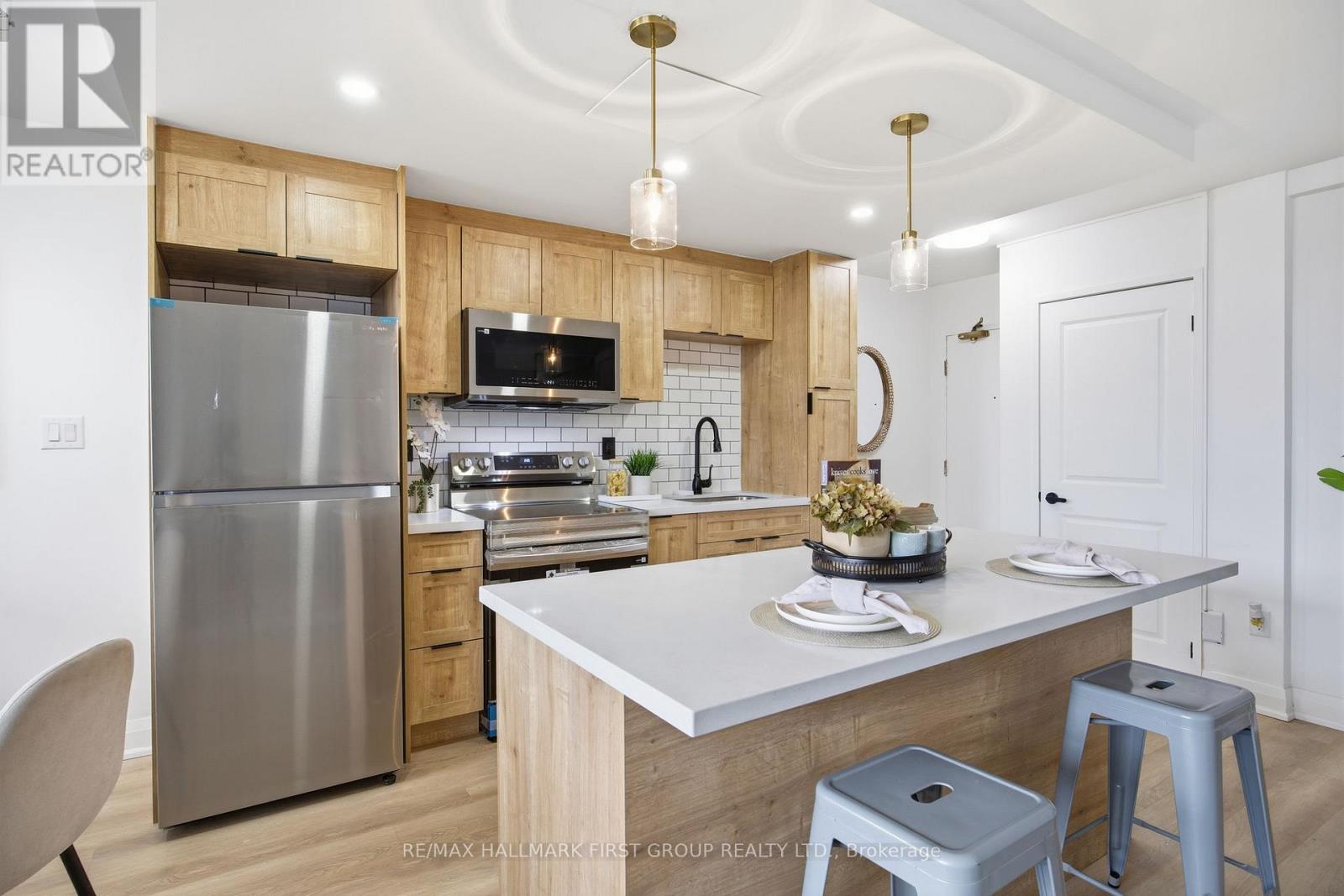 101 - 1950 Kennedy Road, Toronto, ON - Indoor Photo Showing Kitchen