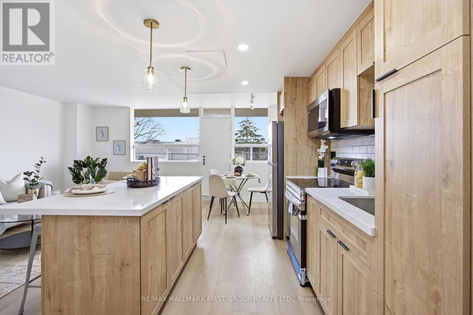 101 - 1950 Kennedy Road, Toronto, ON - Indoor Photo Showing Kitchen