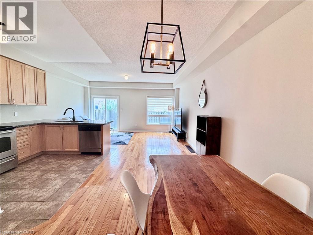 110 Highland Road E Unit# 53, Kitchener, ON - Indoor Photo Showing Kitchen