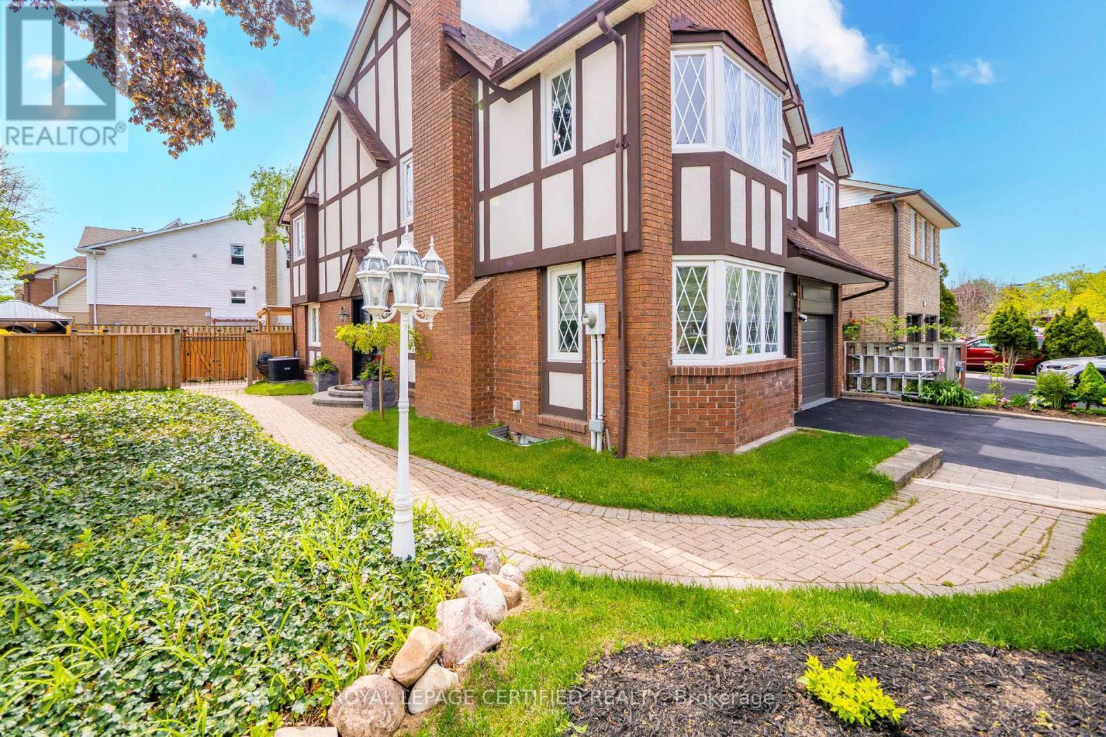 4174 Trellis Crescent, Mississauga, ON - Outdoor