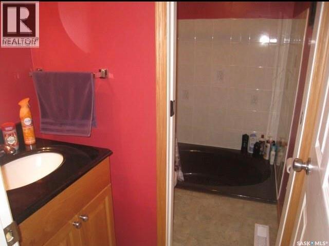 1101 109Th Avenue, Tisdale, SK - Indoor Photo Showing Bathroom