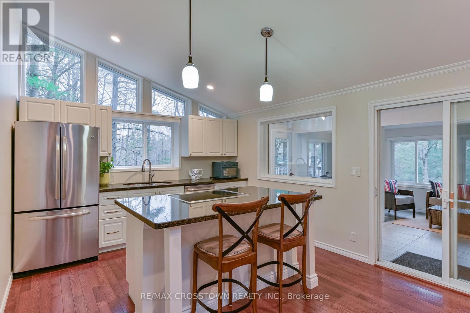 607 Juniper Drive, Gravenhurst, ON - Indoor Photo Showing Kitchen