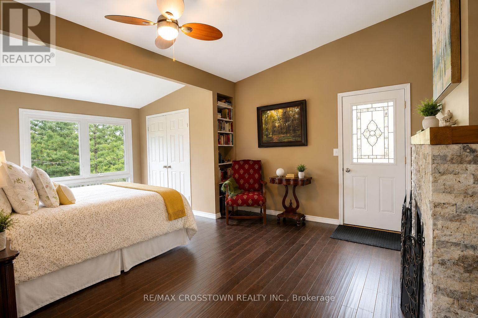 607 Juniper Drive, Gravenhurst, ON - Indoor Photo Showing Bedroom