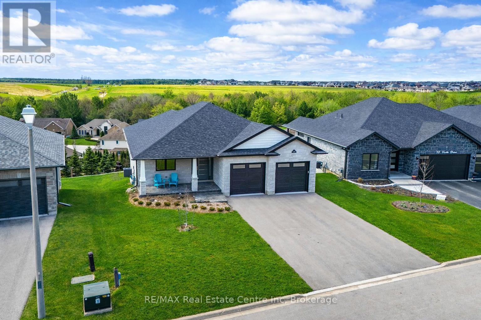 14 Faith Drive, Mapleton, ON - Outdoor With Facade