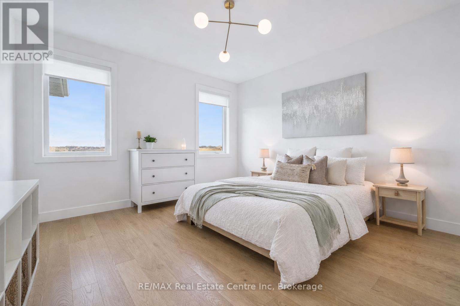 14 Faith Drive, Mapleton, ON - Indoor Photo Showing Bedroom