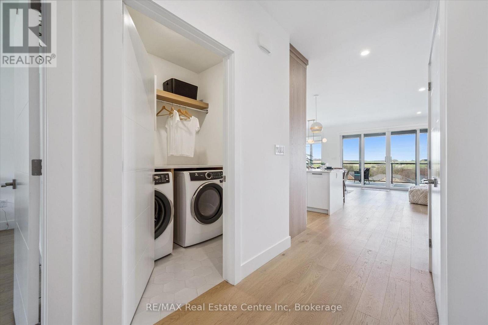 14 Faith Drive, Mapleton, ON - Indoor Photo Showing Laundry Room