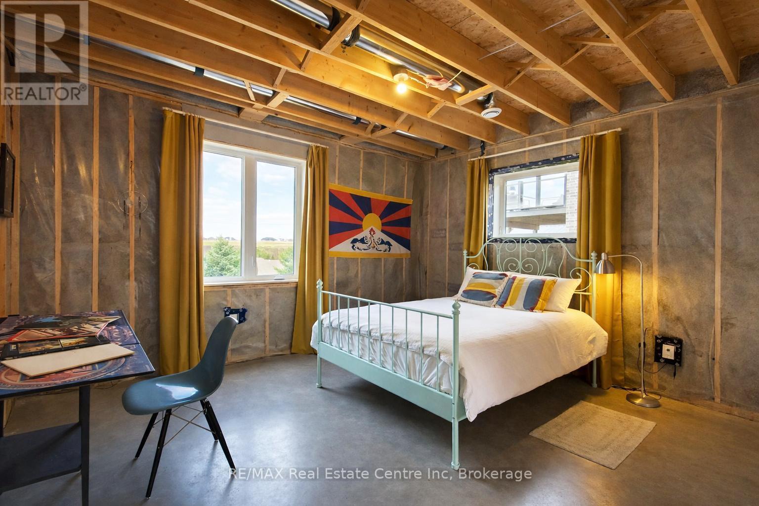 14 Faith Drive, Mapleton, ON - Indoor Photo Showing Bedroom