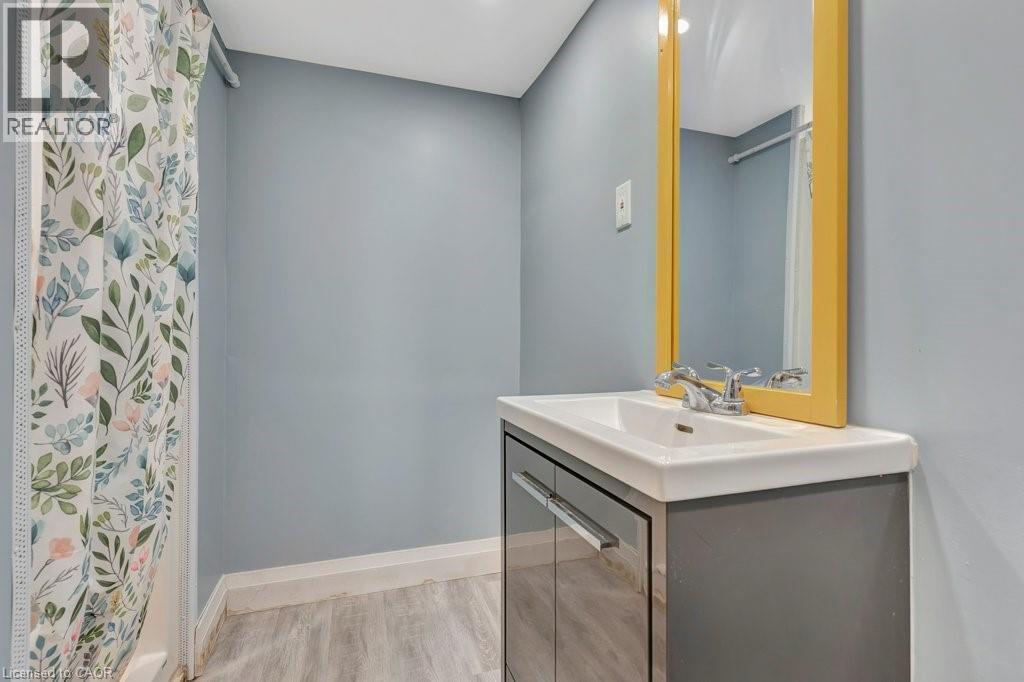 Basement 3-piece bathroom - 175 Janefield Avenue, Guelph, ON - Indoor Photo Showing Bathroom
