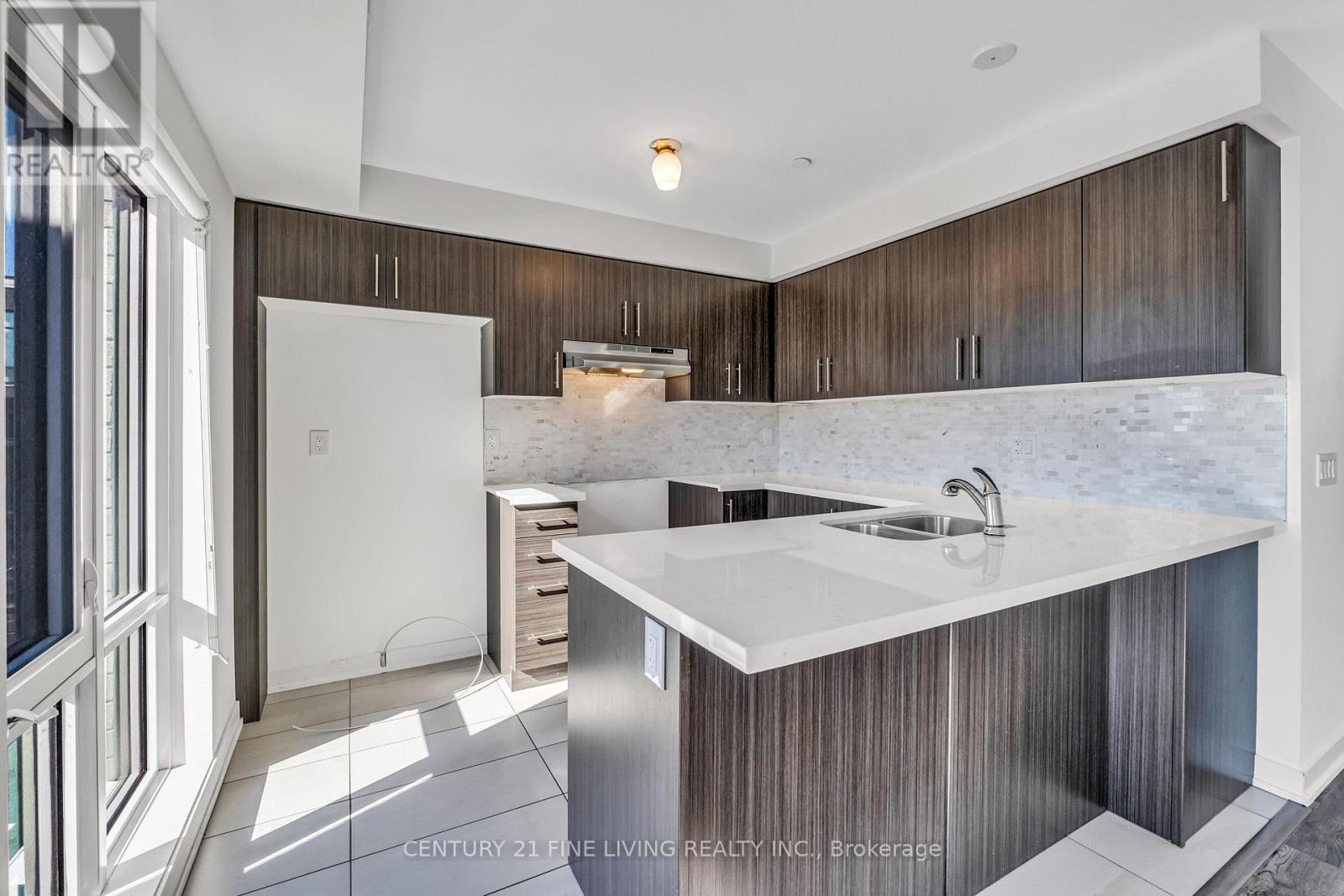 17 - 185 Veterans Drive, Brampton, ON - Indoor Photo Showing Kitchen With Double Sink With Upgraded Kitchen