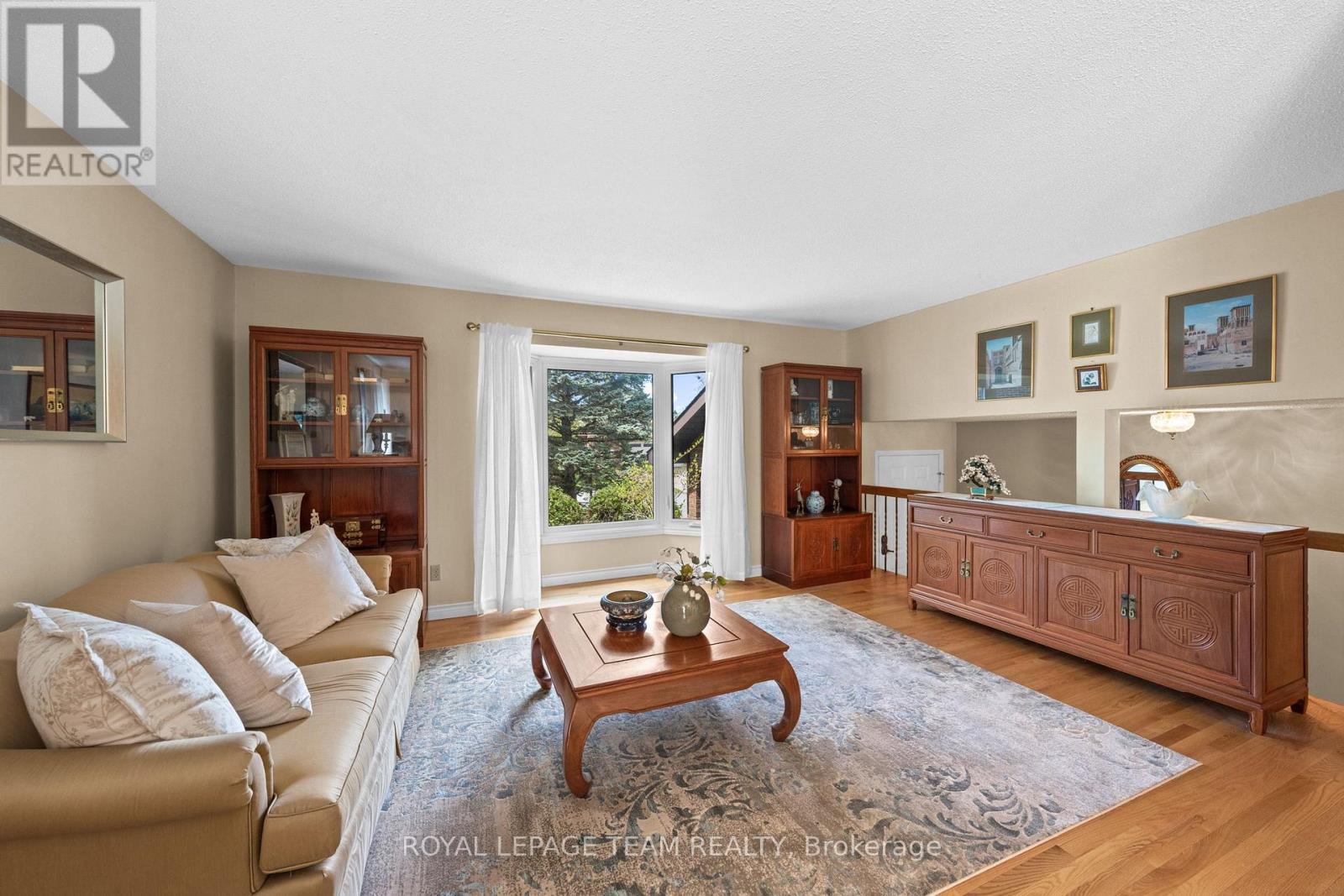 6 Byrd Crescent, Ottawa, ON - Indoor Photo Showing Living Room