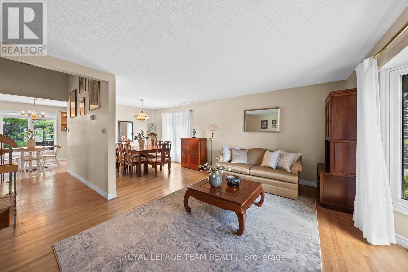 6 Byrd Crescent, Ottawa, ON - Indoor Photo Showing Living Room