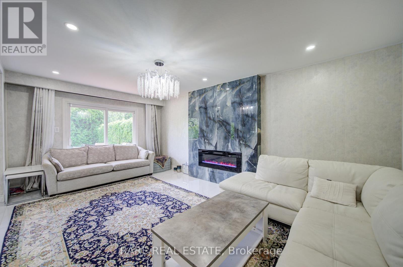 71 Willowbrook Road, Markham, ON - Indoor Photo Showing Living Room