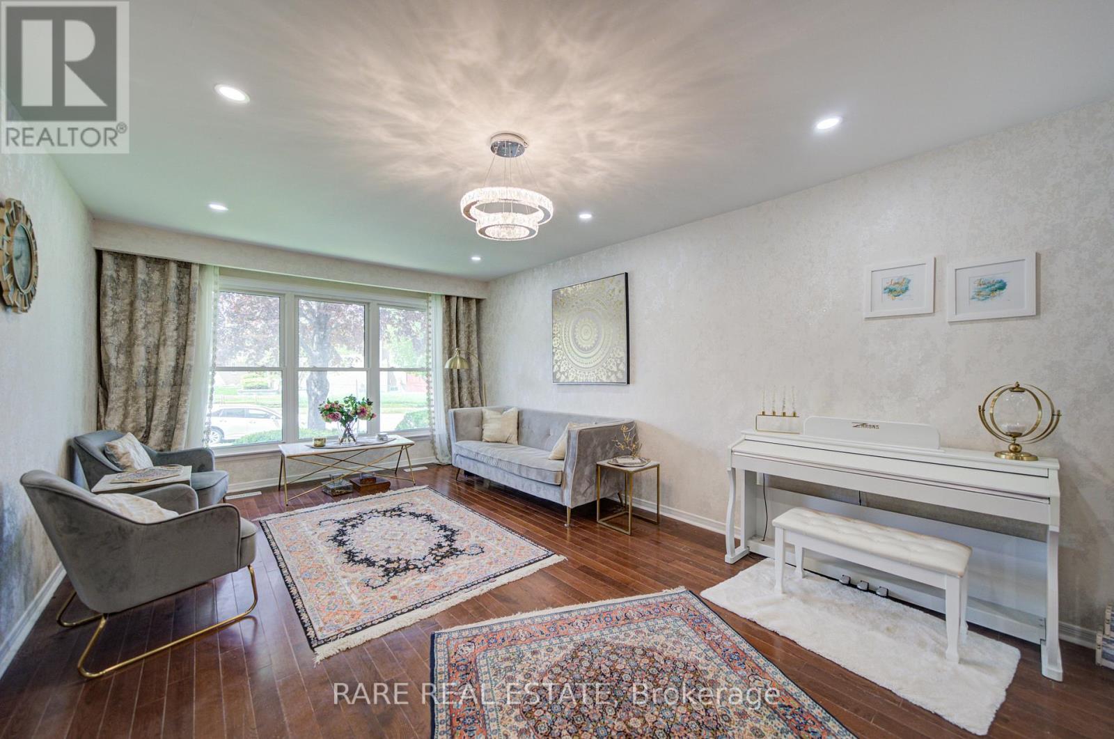 71 Willowbrook Road, Markham, ON - Indoor Photo Showing Living Room