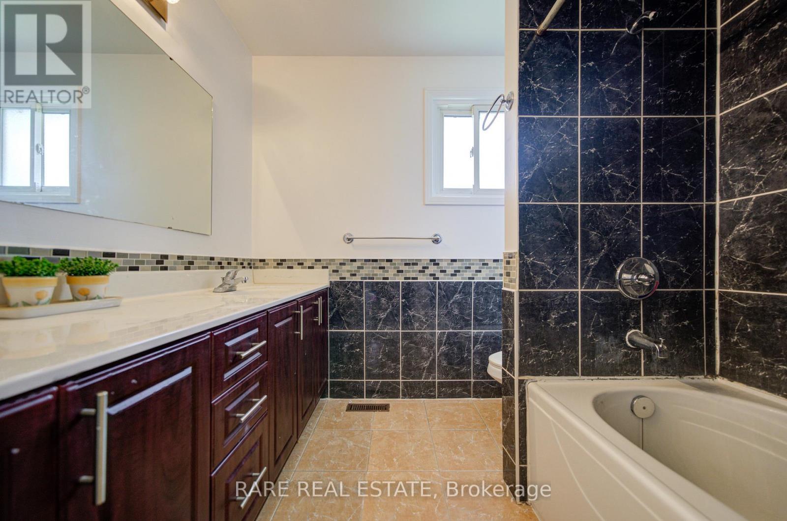71 Willowbrook Road, Markham, ON - Indoor Photo Showing Bathroom